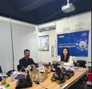 China Meet with robot expert